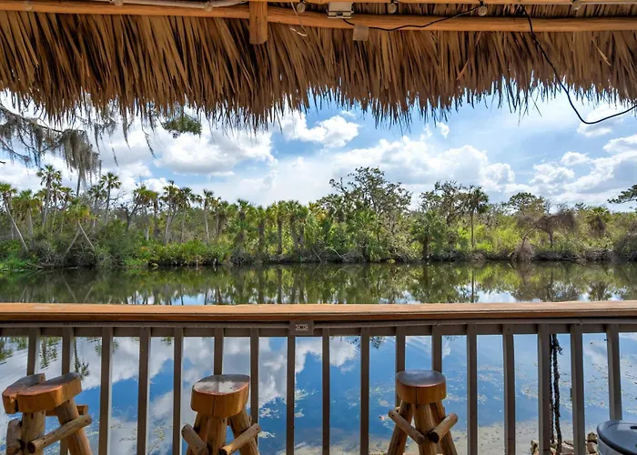 Riverside Hut Cozy Getaway W Tiki Hut & Grill