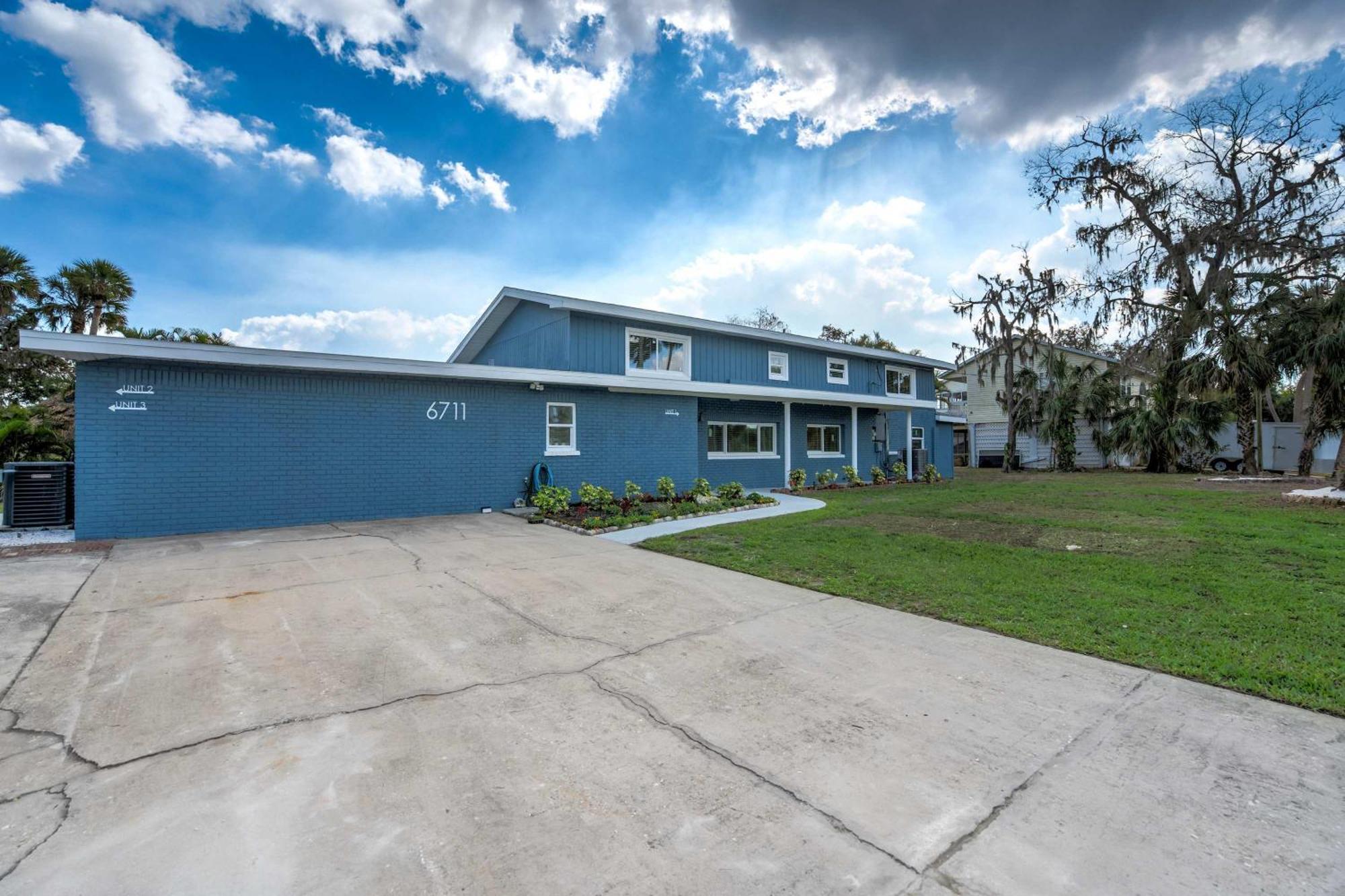 Riverside Hut Cozy Getaway W Tiki Hut & Grill Bradenton