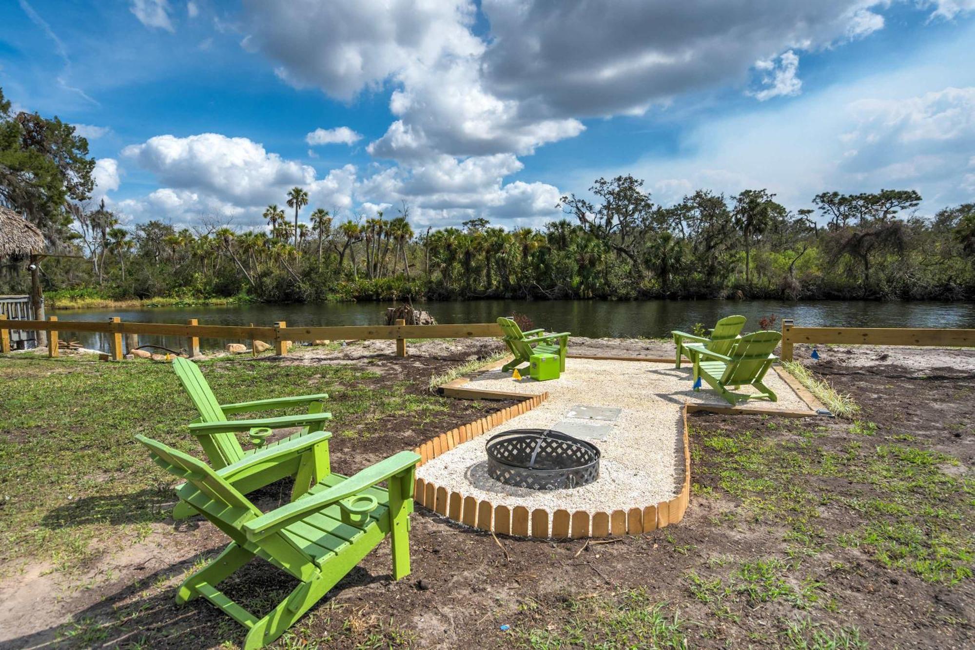 Riverside Hut Cozy Getaway W Tiki Hut & Grill *